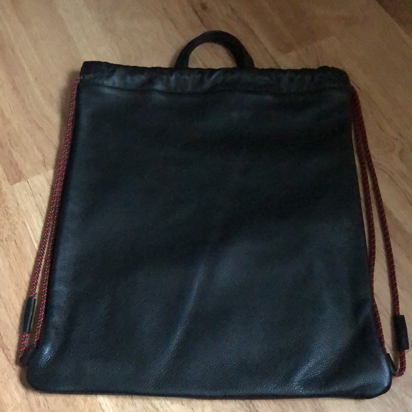 Authentic Gucci drawstring leather backpack in black - Picture 9 of 14